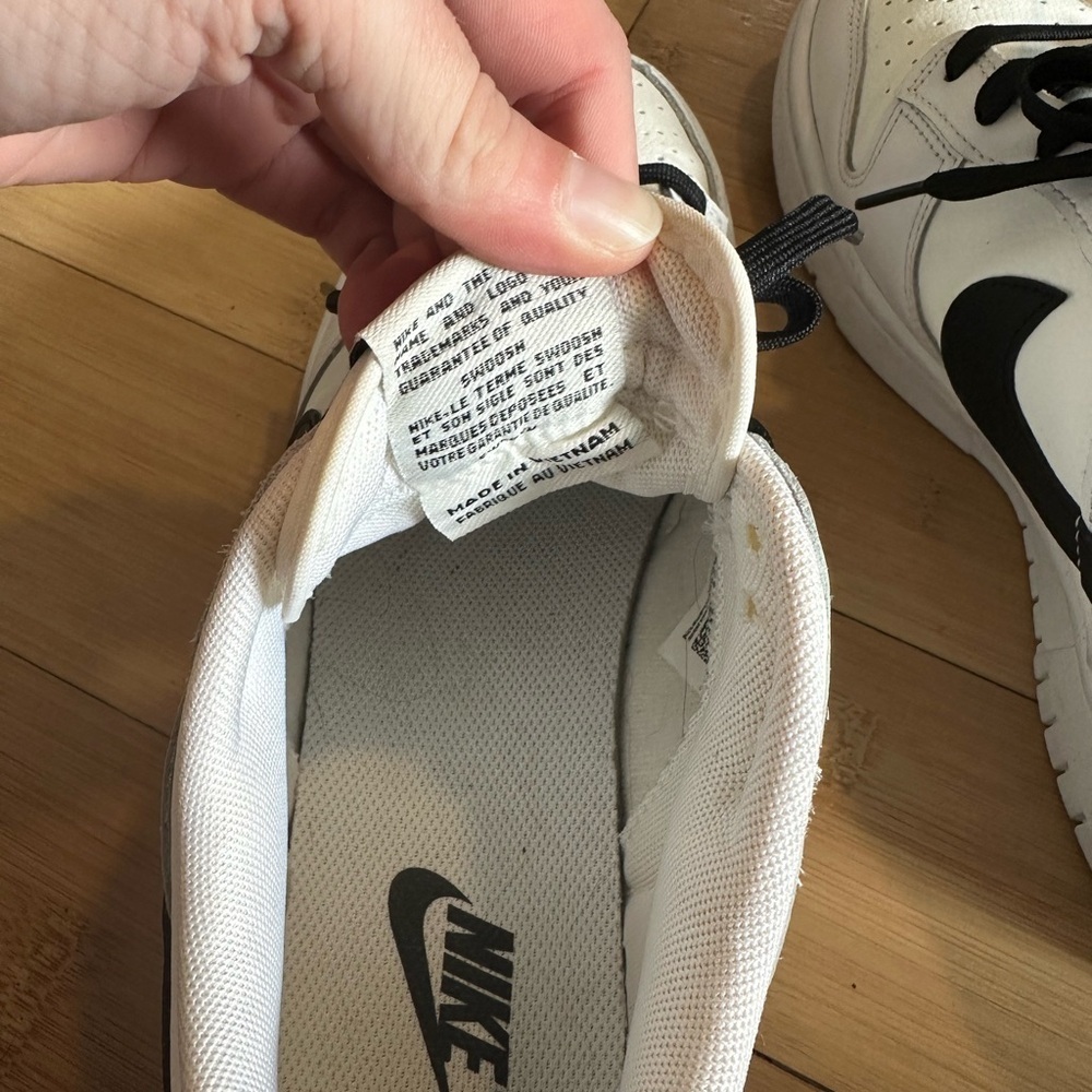 Nike White and Black Sneakers - size 8.5 men’s/10 women’s - Picture 4 of 5
